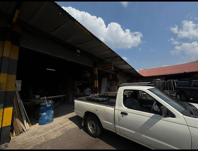 120M² WAREHOUSE TO LET IN SPARTAN